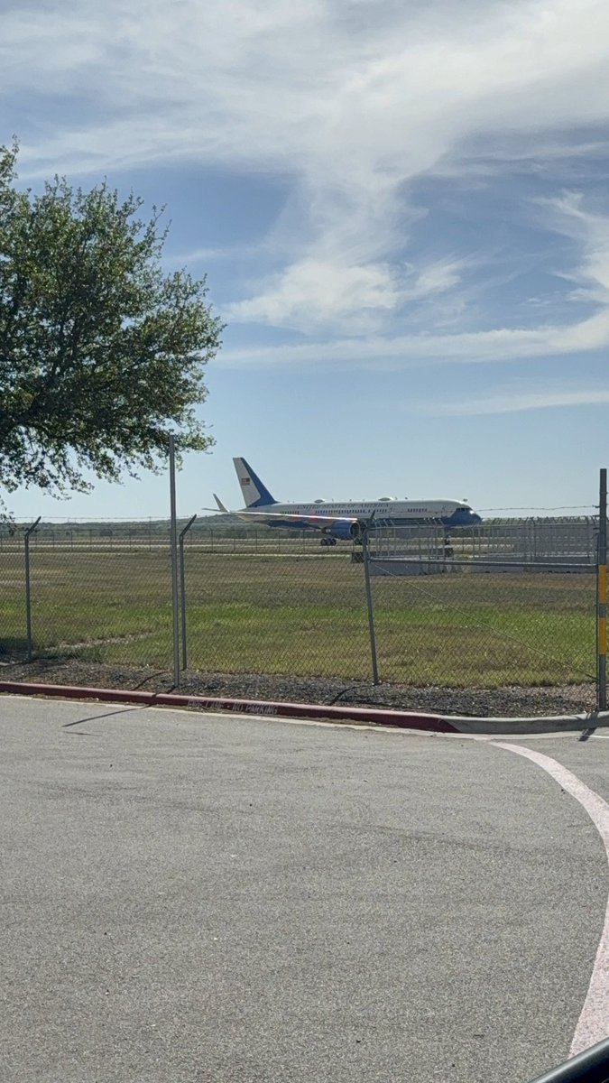 Danielle Fountain | Austin 🏡 tweet media