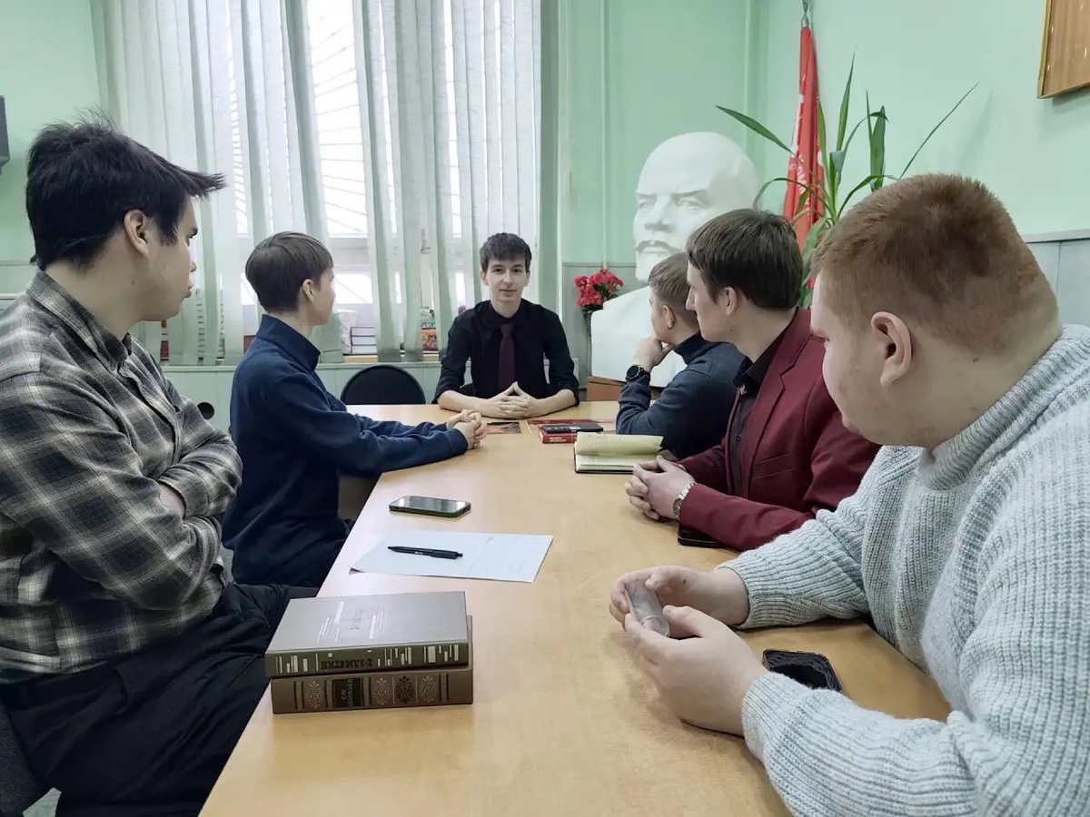 nikitaBelowSp's tweet photo. Провели засдение Красногорского филиала РУСО, на котором утвердили план работы, избрали руководителей направлений и обсудили перспективы молодёжных научных исследований. https://t.co/JTl1HgKmC8