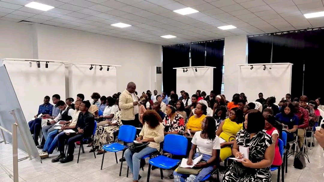 Aujourd’hui au Centre Wallonie Bruxelles (Kinshasa), j’ai animé un module sur la présentation d’un projet d’entreprise clair et convaincant.

Des échanges riches avec des jeunes femmes leaders, engagées à transformer leurs idées en projets concrets.