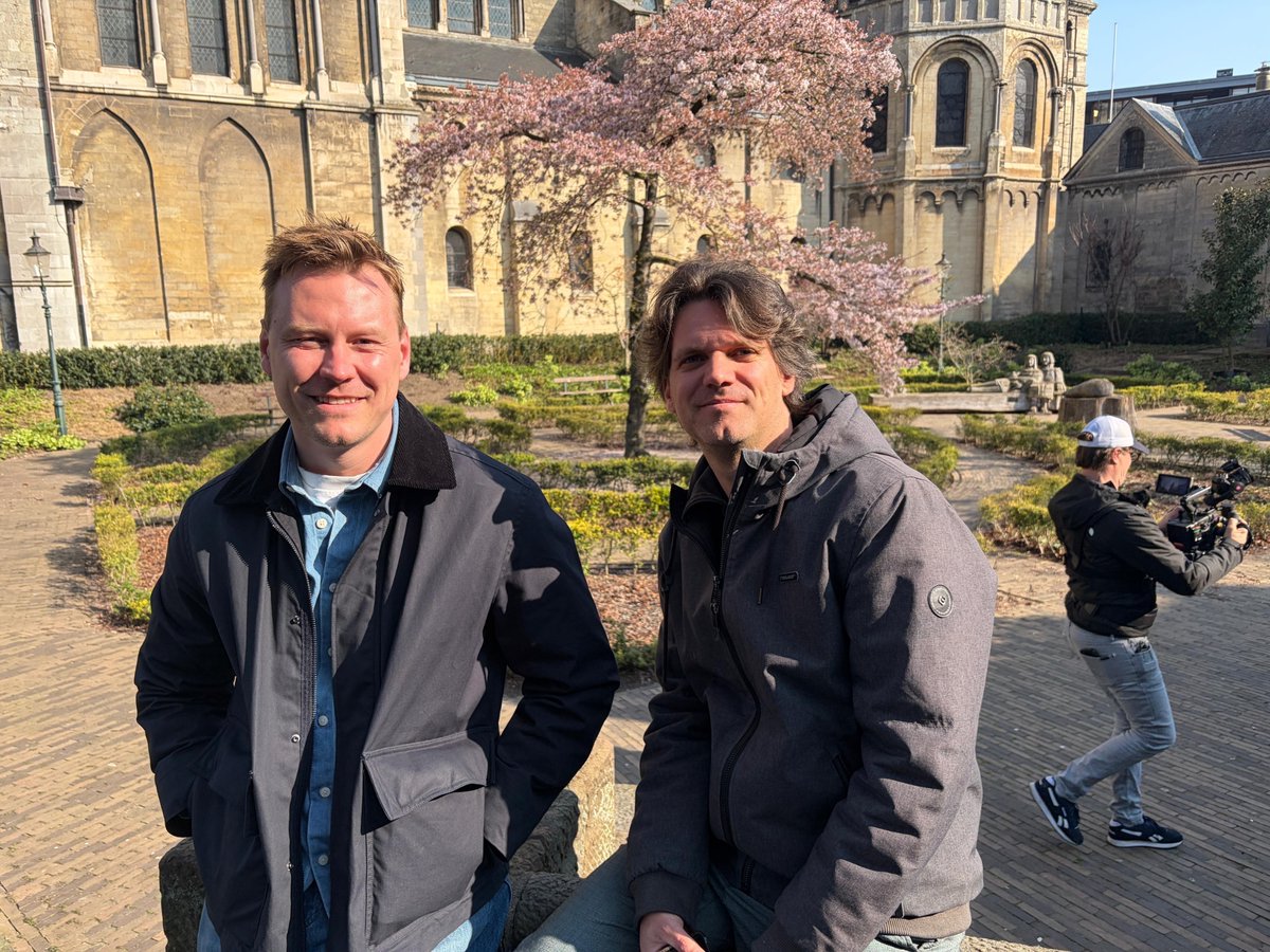 Jossedevoogd's tweet photo. Opnames voor de volgende #Aangehaakt. Met @SamHagens wandelen door Roermond. 3 april te zien op @NPO2. @WNLVandaag https://t.co/MOTA3DTjq0