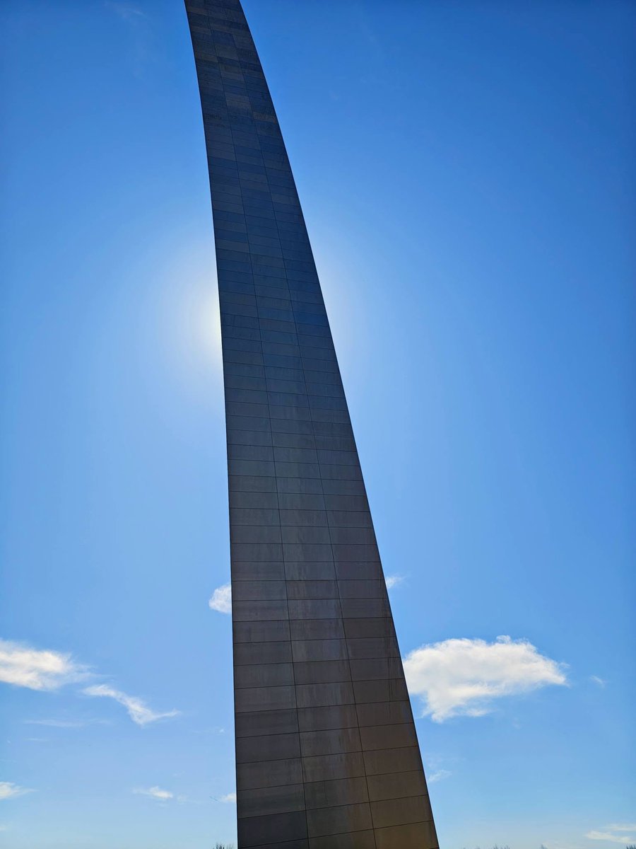 TaraBroadway's tweet image. Took some pics of the St. Louis ARCH yesterday it was such  a clear and 87 degree day. #StLouis