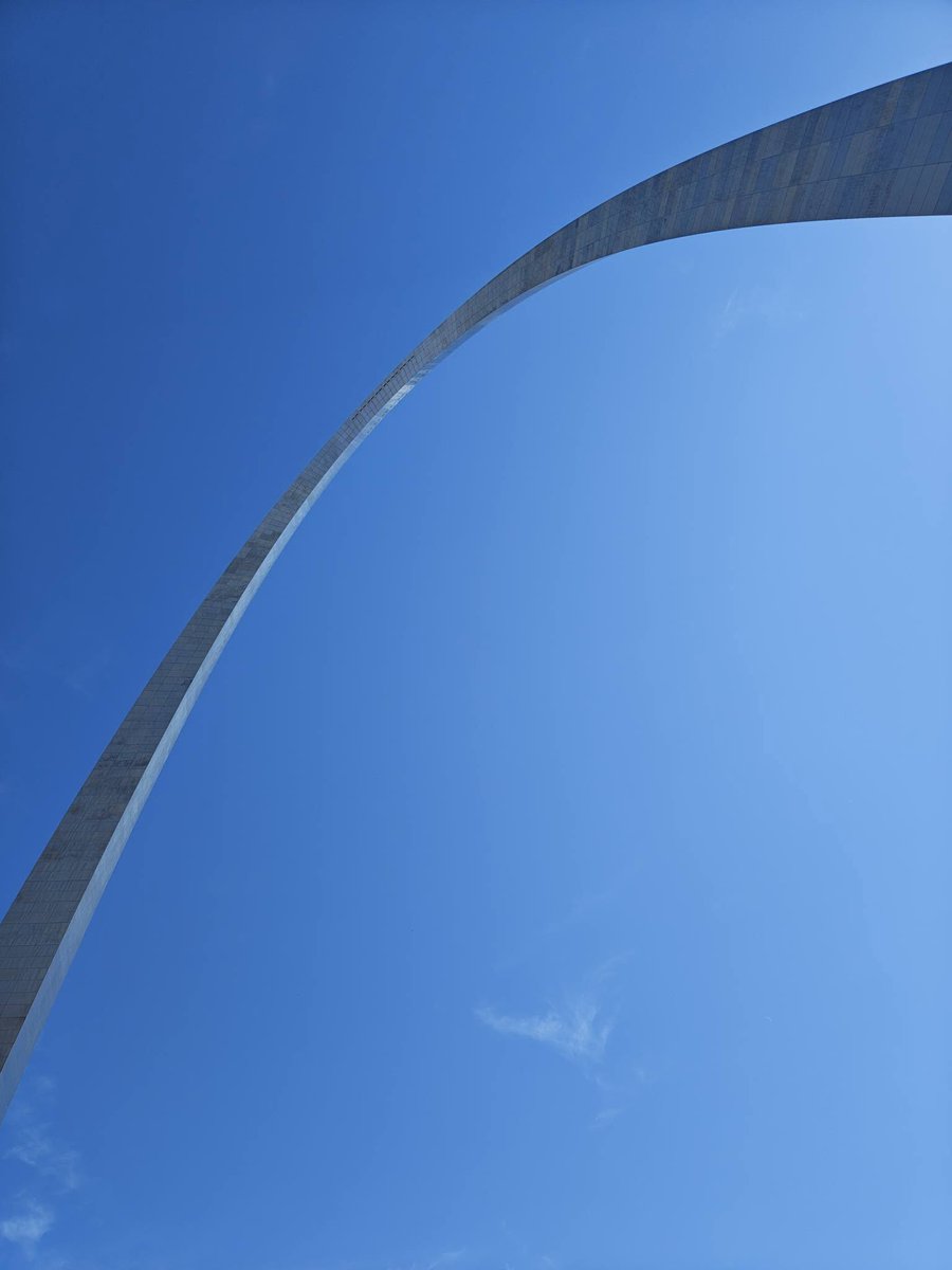 TaraBroadway's tweet image. Took some pics of the St. Louis ARCH yesterday it was such  a clear and 87 degree day. #StLouis