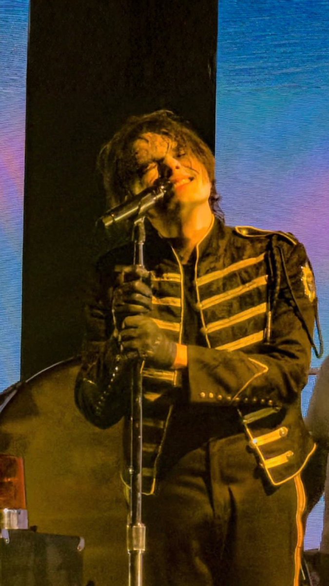 (val vió MCR) tweet media