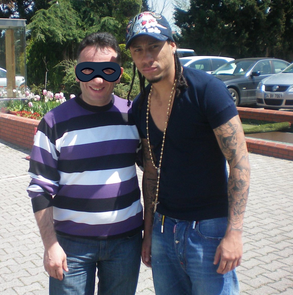 ccankutl's tweet photo. babamın 2010 yılında foto çekildiği adama bak Mustafa Sarp’ın yoktur şu adamla fotoğrafı ya https://t.co/4EmWZlwYze