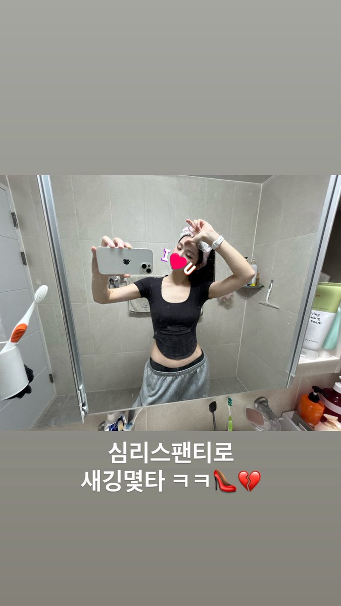 evny1k's tweet photo. 모두와 동떨어진채로살음…. https://t.co/rWQMRP24yL
