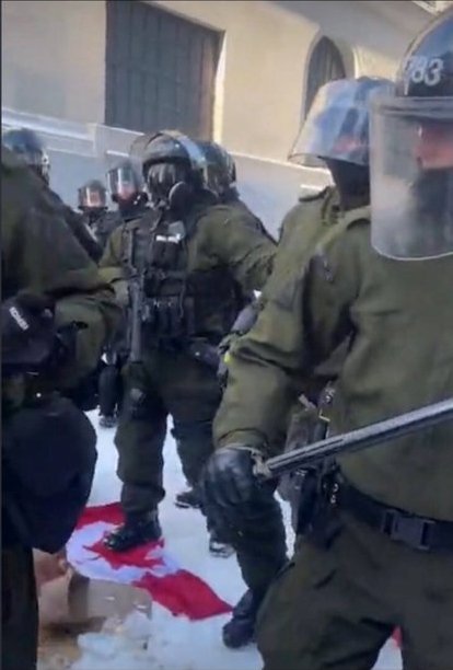 RavenSkyy33's tweet image. NEVER FORGIVE!!! NEVER FORGET!!!