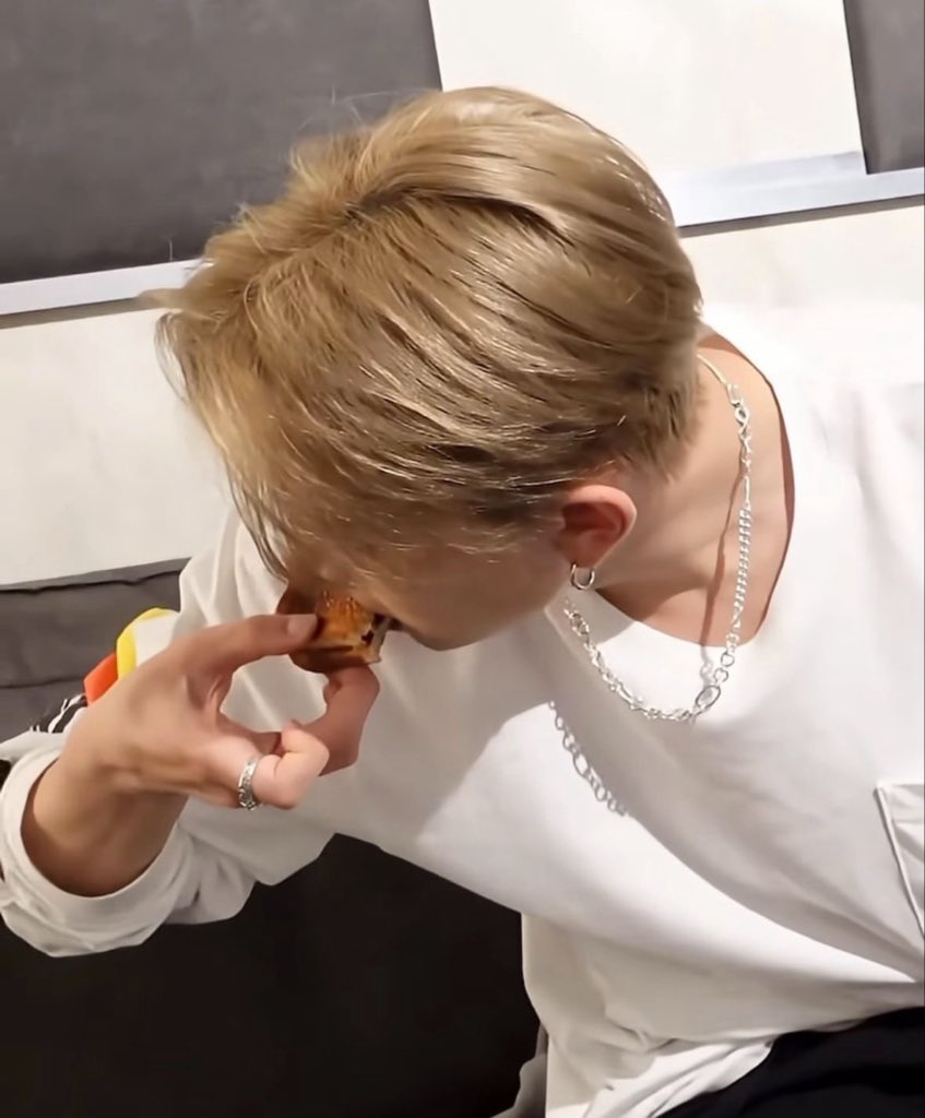 ¹⁰⁰⁹ tweet media