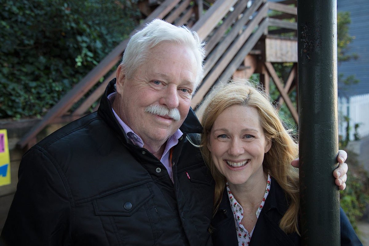 Laura Linney News tweet media