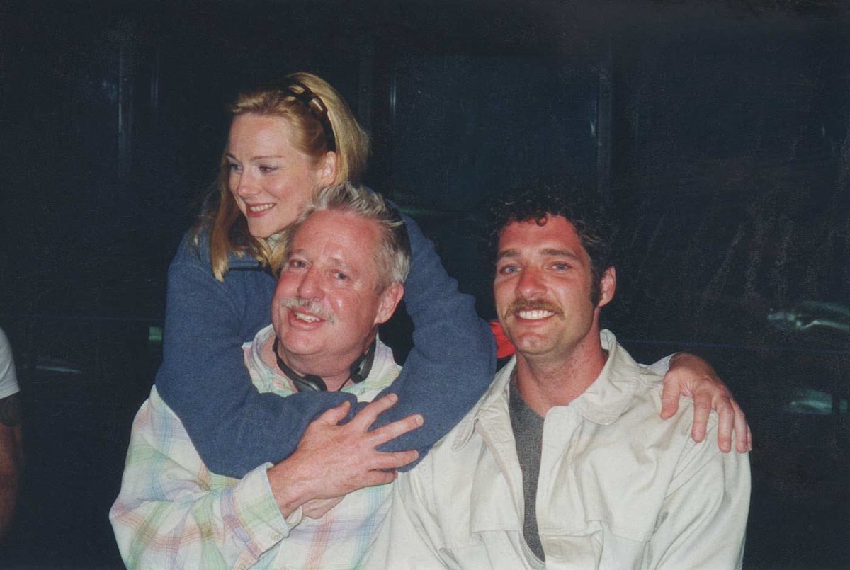 Laura Linney News tweet media