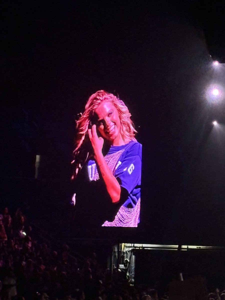 courtney | 20 ★ tweet media