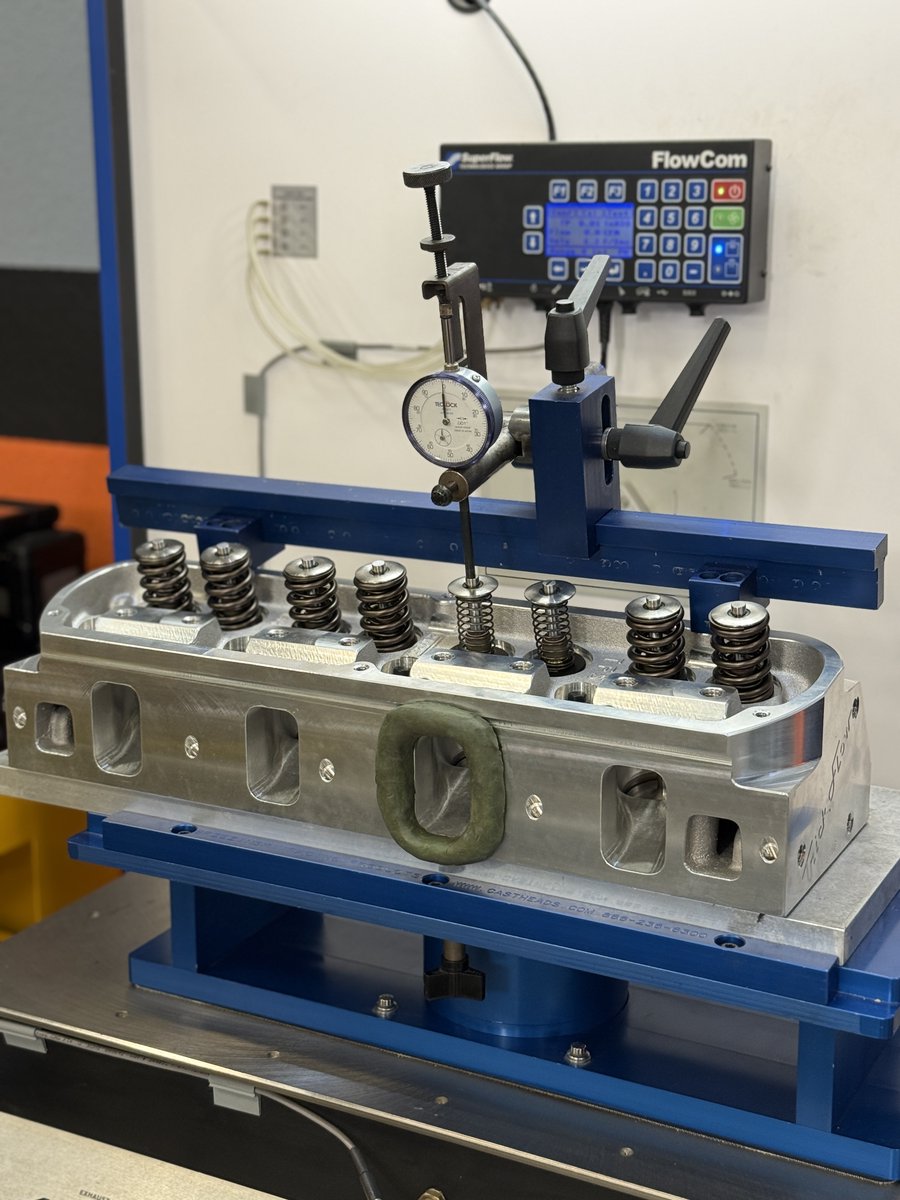 PowerNationTV's tweet image. How do you know if your heads are any good? One of the biggest indicators is the volume of air the port can flow at various lifts, and these Trick Flow 227cc 11R's flow 337 CFM at .600" and pretty soon they'll be flowing BIG air through our 363!
#enginebuilding #cylinderheads