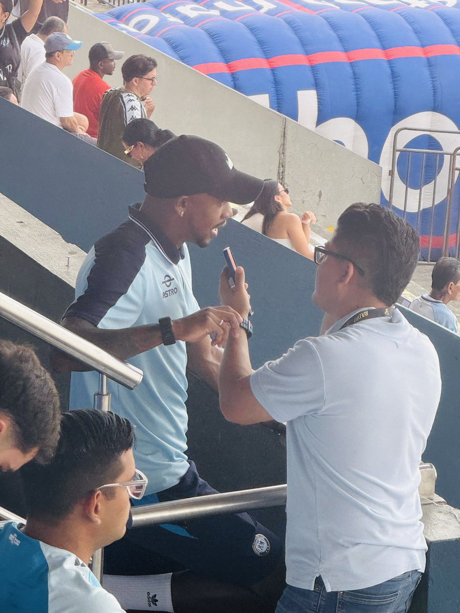 Ronald Pin tweet media