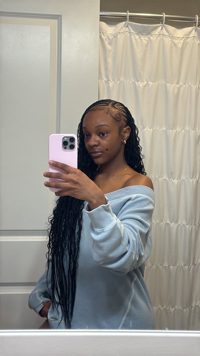 jaydatamia's tweet photo. in love with my braids https://t.co/VLnrrqLMyl