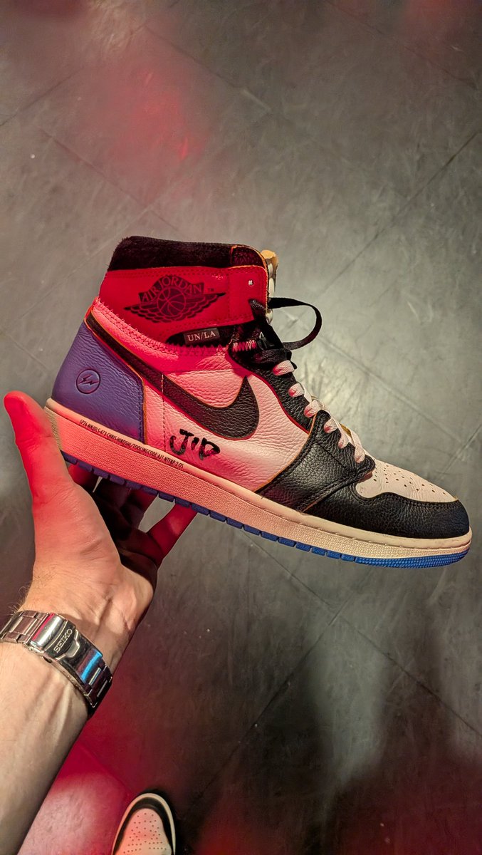 Partypig tweet media