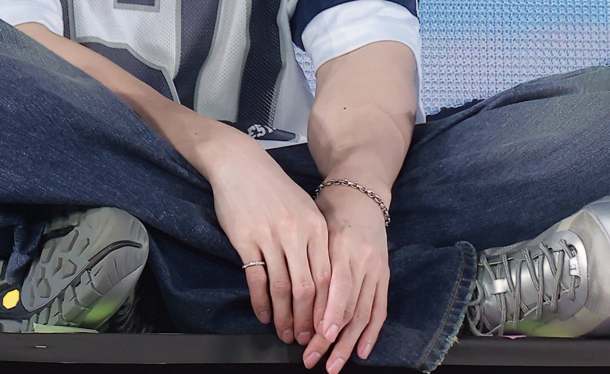 DK HANDS tweet media