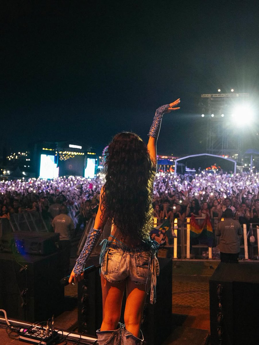 daniela loops tweet media