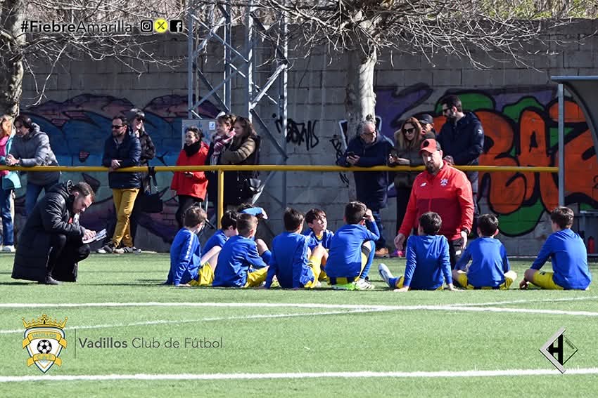 VadillosCF's tweet photo. @cdsanfelices 1-5 Alevín "B" @d3burgos

Buen partido de los chicos de @d.alday85, @llorentee95 , @mario.drum y @mmicheell_, en el que consiguieron una cómoda victoria 💛💙

Enhorabuena 💪

➕3️⃣ Jornada 22

#FiebreAmarilla #FamiliaVadillista https://t.co/voyChwUFJ4