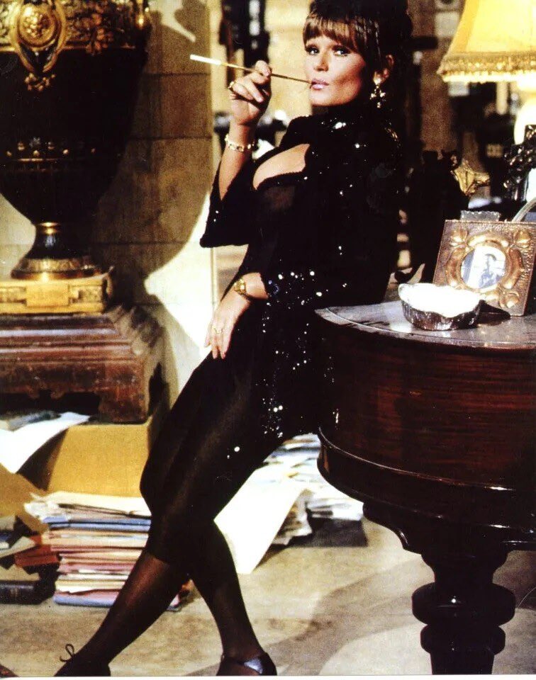 TRISTE NOUVELLE : La comédienne Valerie Perrine, qui incarnait Miss Teschmacher dans Superman: Le Film et Superman II, est décédée à l’âge de 82 ans. Elle est morte après avoir lutté contre la maladie de Parkinson.