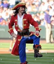 Freeloader extraordinaire tweet media