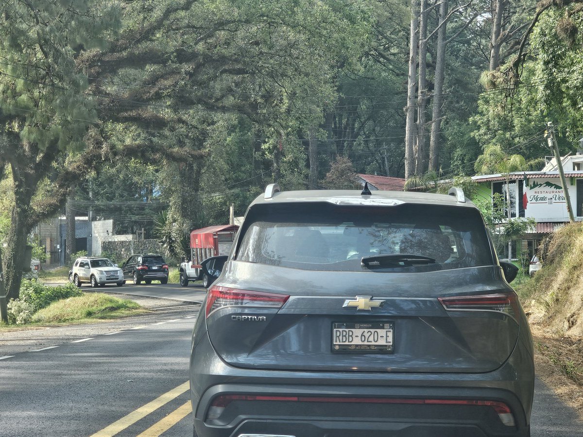 betyru00's tweet photo. Así la carretera libre de Cuernavaca a México km 56. Casi más de 8 hrs y @CAPUFE no puede dar un estimado para liberar la autopista https://t.co/OxyfZUnBl6