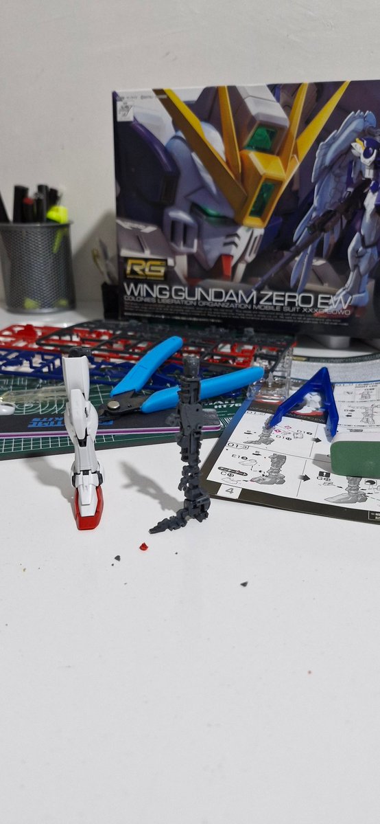NAlhweitti's tweet image. Build coming along nicely
😍😍😍😍
#gunpla
#WingZero
#Gundam