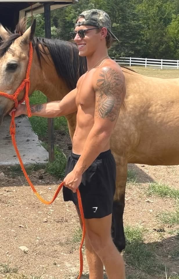 Navythunder808's tweet photo. Giddy up. https://t.co/289yYGpccr