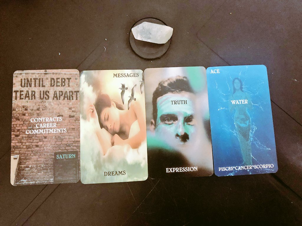 Madame Oracle Lunar🪞✨ tweet media