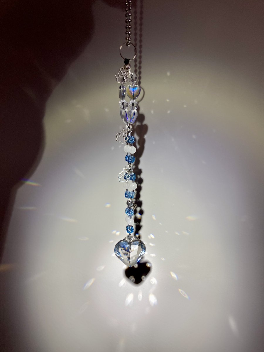 livewellian's tweet image. ✨🐾Kindness Giveaway continues 🐾✨

We still have 5 magical treasures to share (thank you @KaiaIsland 💛) We’re spreading them out one by one instead of all at once this time. 

First up is something extra special…
The Loyal Light Catcher 🌈🐾

When the light hits just right,