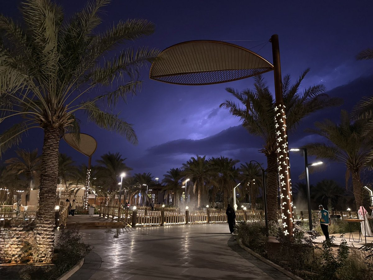 زُهُوُر tweet media