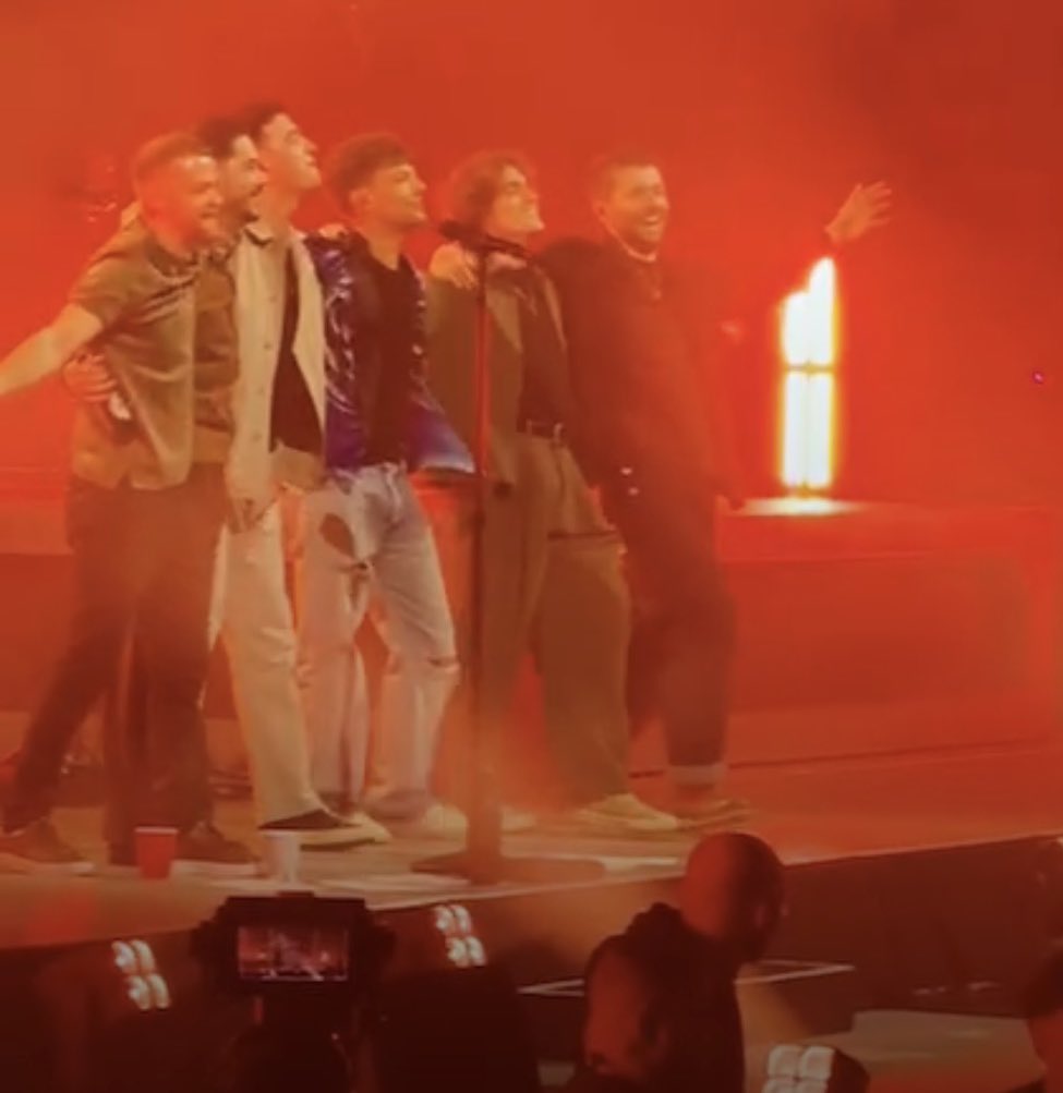 DeluriaD tweet media