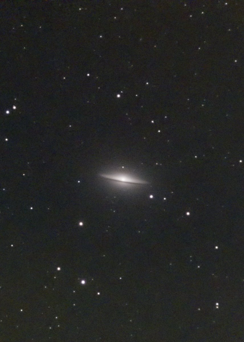 M104 - Galaxia Sombrero… 
Está imagen fue tomada la noche del viernes y es 1 hora de integración…