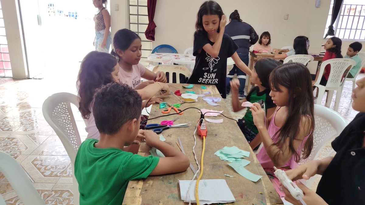 aquilesenlacomu's tweet photo. 🎨 El Municipio de Guayaquil, a través de la Dirección General de Vinculación con la Comunidad, llevó el vacacional #ManosCreativas a la casa comunal Centro Cívico.

Niños y niñas participaron en actividades llenas de arte, creatividad y aprendizaje https://t.co/neleoCSCbf