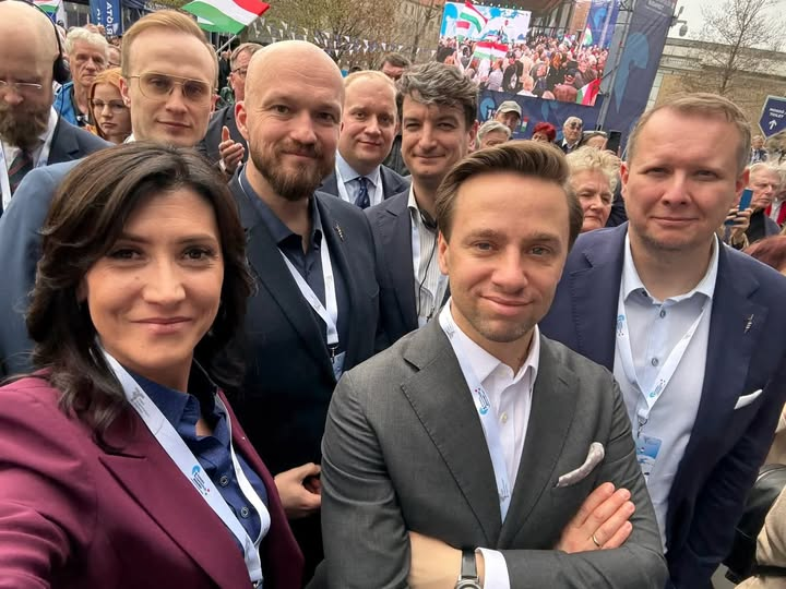 Ela- #TeamTuska #PokonamyZło. tweet media