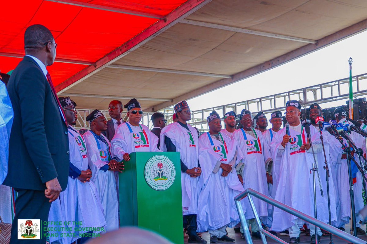 HassanPeppe's tweet photo. His Exellency, the Executive Governor of Yobe State, Hon. Mai Mala Buni, alongside his colleagues, joined the Vice President of the Federal Republic of Nigeria, HE Senator Kashim Shettima, to officially welcoming the Governor of Adamawa State, HE Ahmadu Fintiri, into the APC https://t.co/hmXKvpIOCv