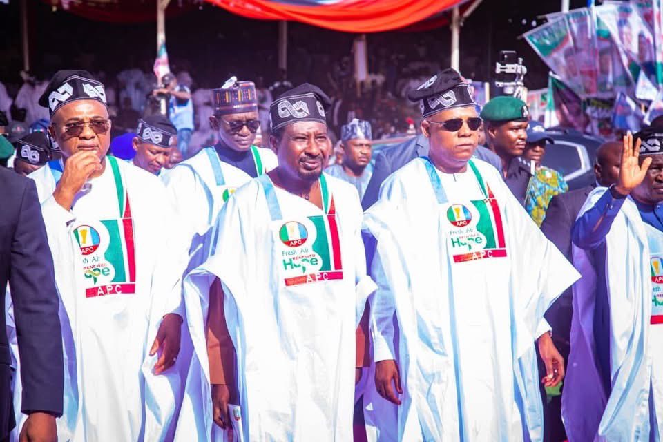 HassanPeppe's tweet photo. His Exellency, the Executive Governor of Yobe State, Hon. Mai Mala Buni, alongside his colleagues, joined the Vice President of the Federal Republic of Nigeria, HE Senator Kashim Shettima, to officially welcoming the Governor of Adamawa State, HE Ahmadu Fintiri, into the APC https://t.co/hmXKvpIOCv