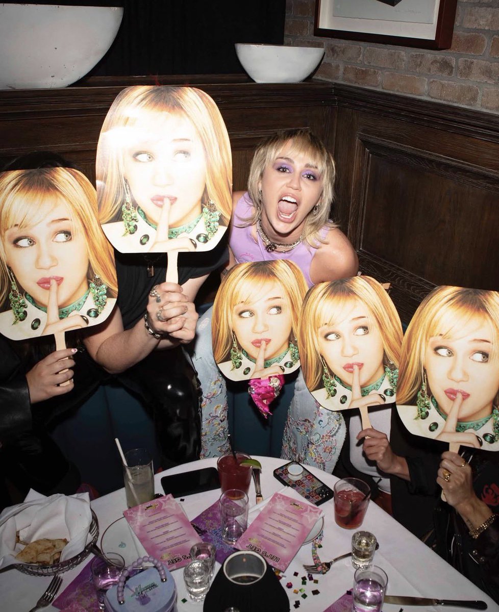 Alejandro tweet media