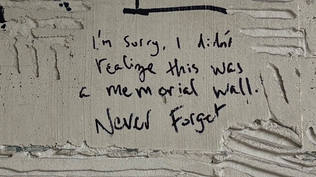 Hollymore tweet media