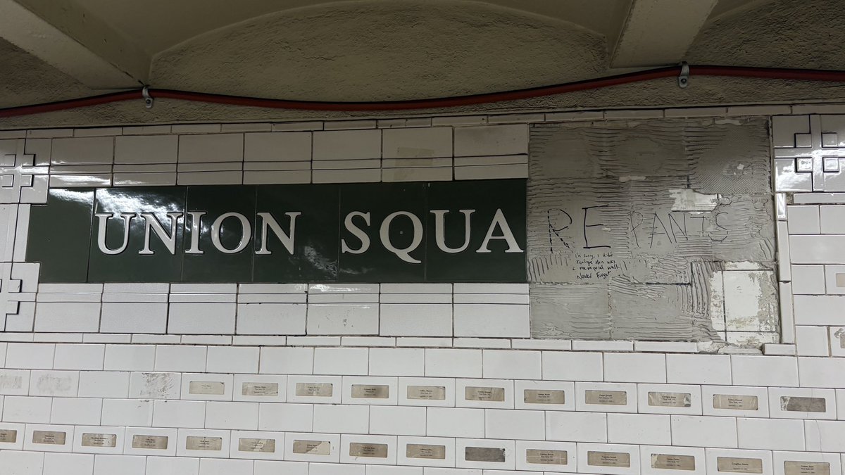 Hollymore tweet media