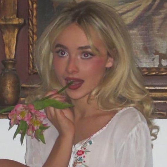 #NewProfilePic hiii how do i look 😋😋