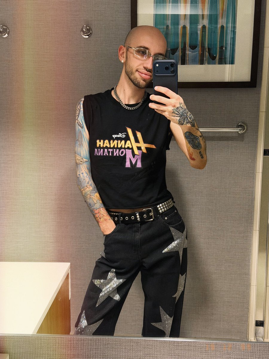 Johnny Cyrus tweet media