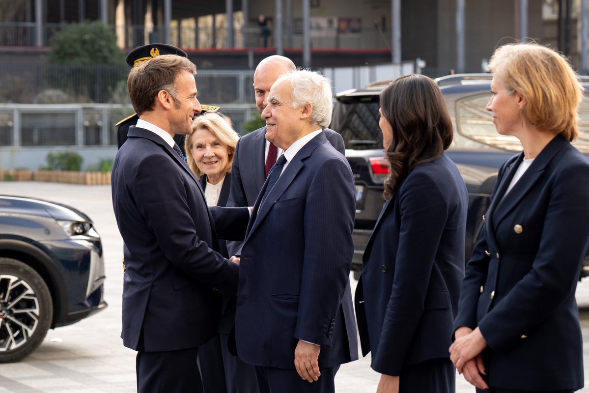 Emmanuel Macron tweet media