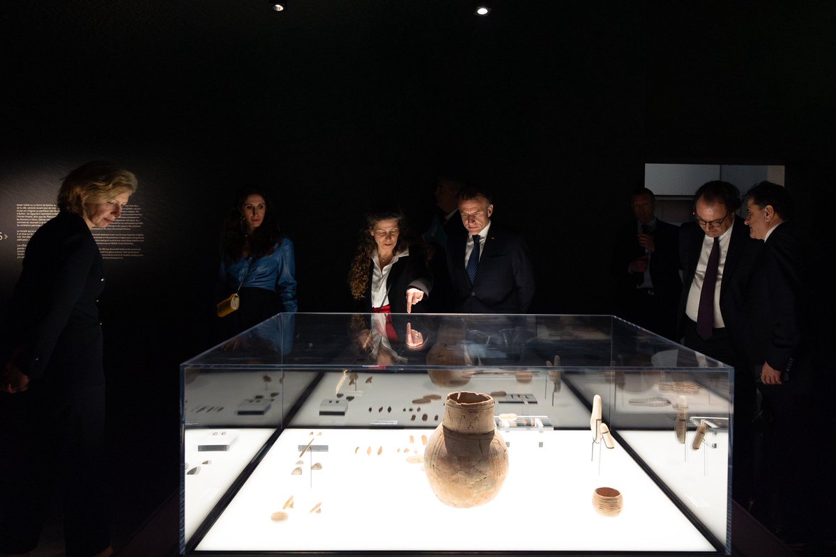 Emmanuel Macron tweet media