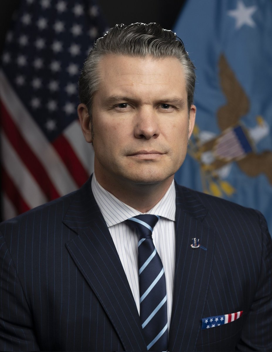 pueblopatriota's tweet photo. - *ACUSACIÓN* -
🇺🇸🗣Trump revela quién fue el primero en proponer una guerra contra Irán

El presidente estadounidense, Donald Trump, dijo este lunes que su secretario de Guerra, Pete Hegseth, fue el primero en proponer iniciar la agresión contra Irán. https://t.co/QYa6aLoZuM
