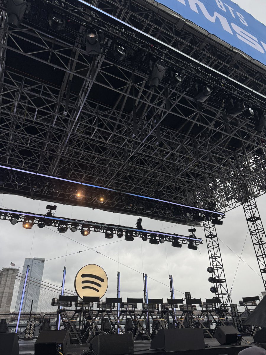 ران 𝑺𝑾𝑰𝑴 tweet media