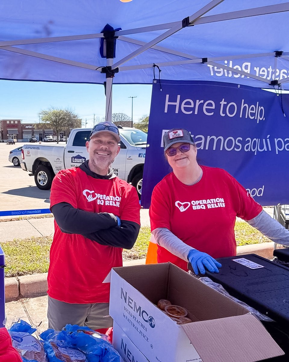 OpBBQRelief's tweet image. We recently joined @WalmartOrg in McKinney, TX, for their Disaster Preparedness Expo! 🚨

We trained new volunteers and served 2,000 hot meals to the pros who keep our communities safe. When disaster strikes, we’re ready because of partnerships like this. 🤝

#DisasterRelief