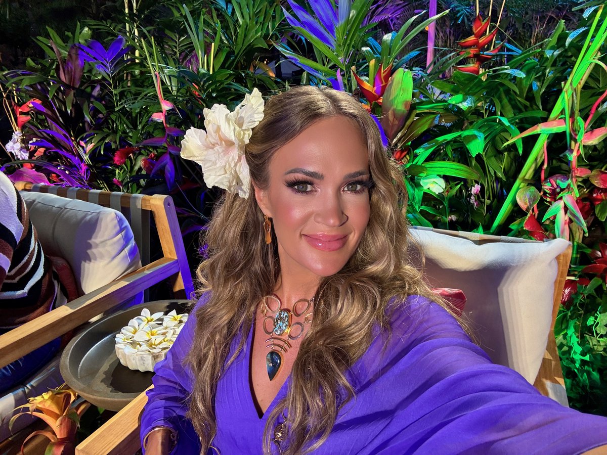 Carrie Underwood tweet media