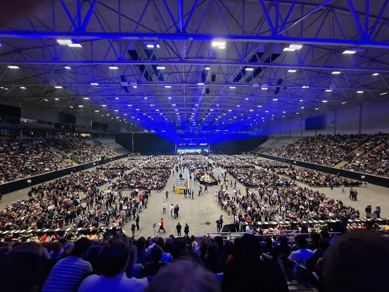 Louis Tomlinson France tweet media