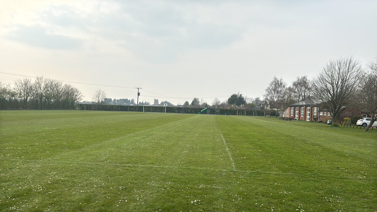 grasslad's tweet photo. Day 1 of #GroundsWeek paperwork, cut junior pitch @DunmowRoversYFC and double quadraplay a senior pitch @takeley_fc 🌱🌱
@wearetheGMA @EssexCountyFA @SISISMachinery @JohnDeere @EscortsKubota #turfy #lovinglife https://t.co/LGxWpVCKOd