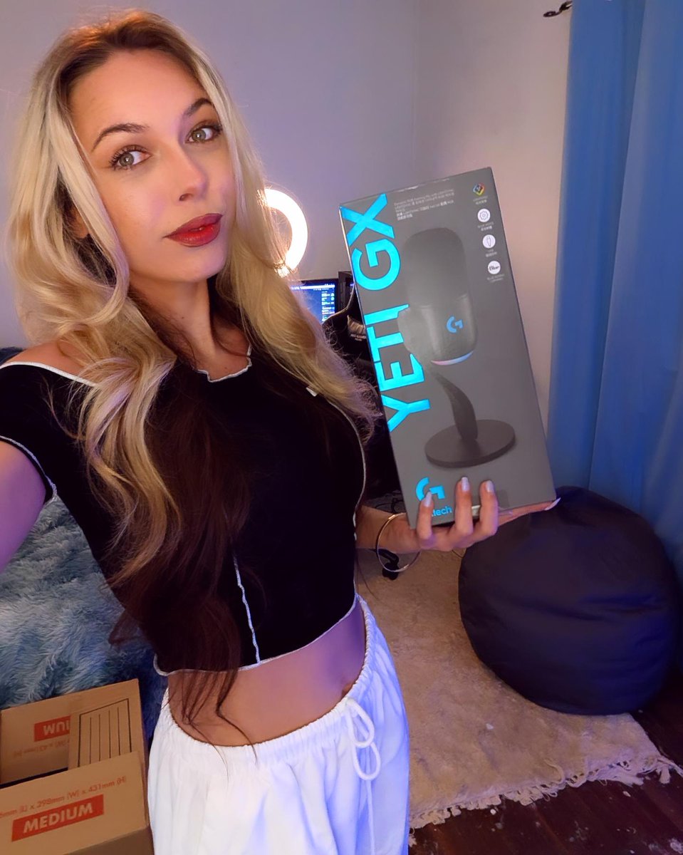 twitchimb's tweet photo. The @logitech "Yeti GX" Microphone. 🎙️

Sporting a clean sleek design with customisable RGB lighting and built in smart controls, this mic not only looks the part but sounds it!

Easy to setup, easy to use I am thoroughly enjoying this mic. 

💕
(Not a sponsored add) https://t.co/HSgkCcIG03