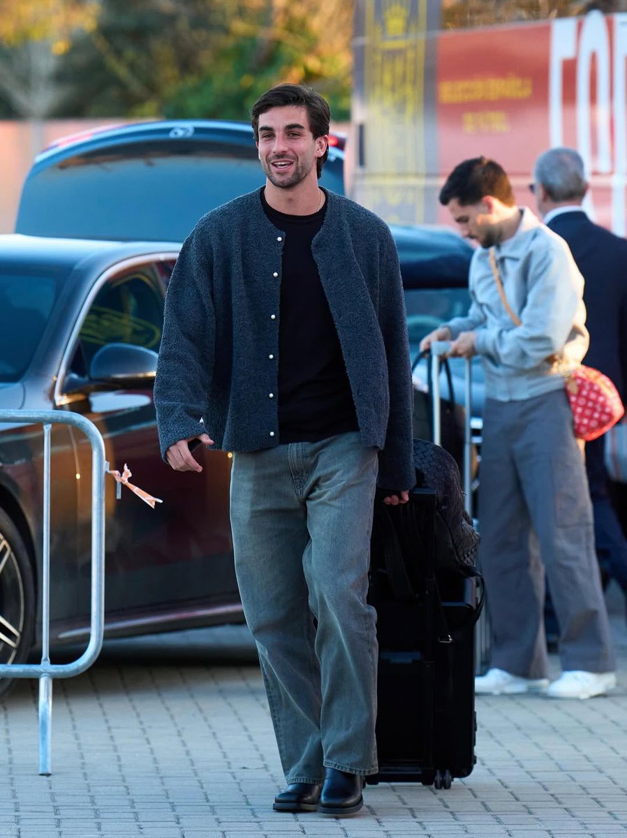 📸🦈 tweet media